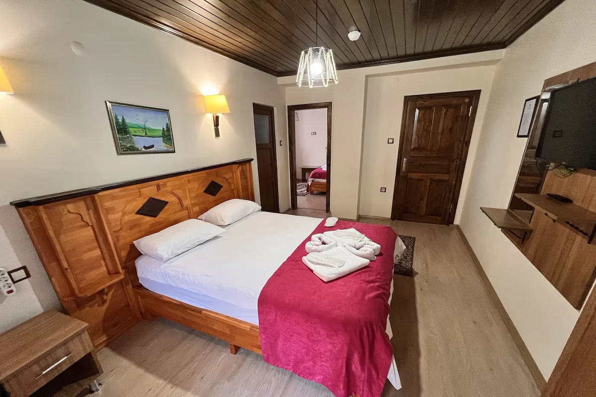 Deluxe Süit Oda çift kişilik yatak odası ve ikinci yatak odası geçişi